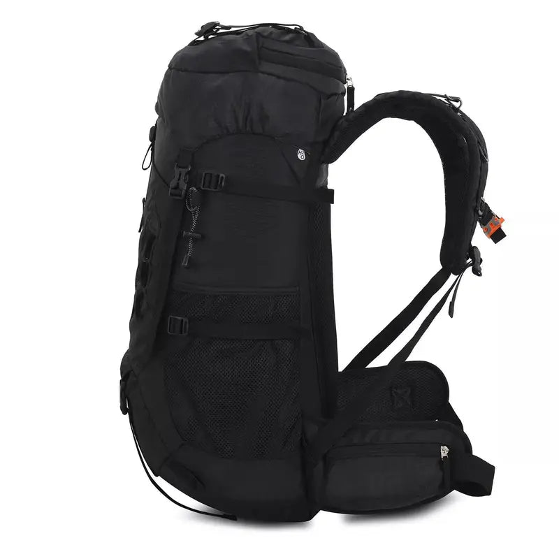 Découvrez notre sac à dos de randonnée de 40L : léger, durable et imperméable, avec des compartiments pratiques et un design moderne. Parfait pour vos aventures en plein air. Achetez maintenant !